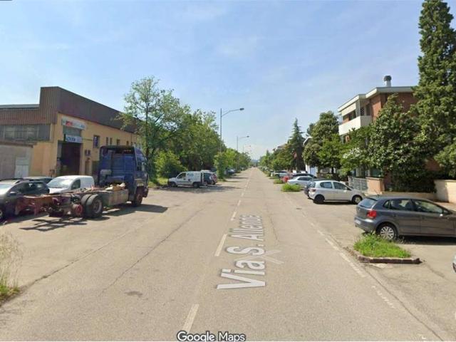 Locale Commerciale in vendita a Crocetta-San Lazzaro-Modena Est, Modena