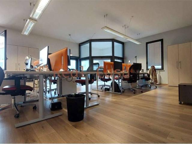 Locale Commerciale in vendita a Torrenova, Modena