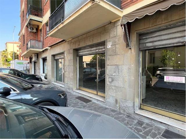 Locale Commerciale in vendita a Crocetta-San Lazzaro-Modena Est, Modena