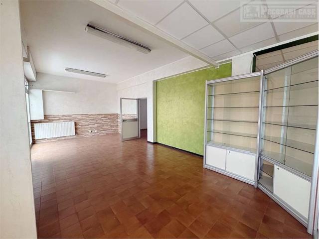Locale Commerciale in vendita a Crocetta-San Lazzaro-Modena Est, Modena