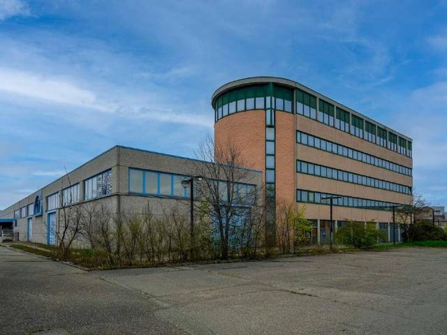 Locale Commerciale in vendita a Crocetta-San Lazzaro-Modena Est, Modena