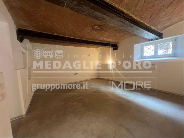 Locale Commerciale in vendita a Centro Storico, Modena