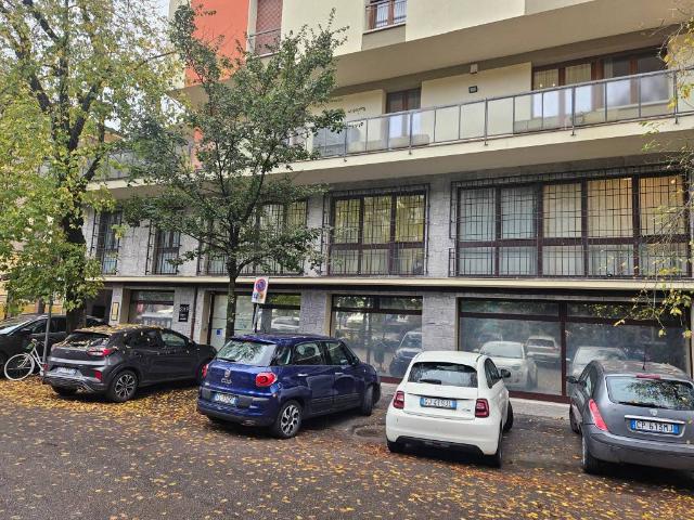 Locale Commerciale in vendita a Buon Pastore-Sant'Agnese-San Damaso, Modena