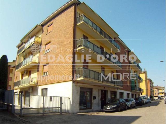 Locale Commerciale in vendita a Centro Storico, Modena