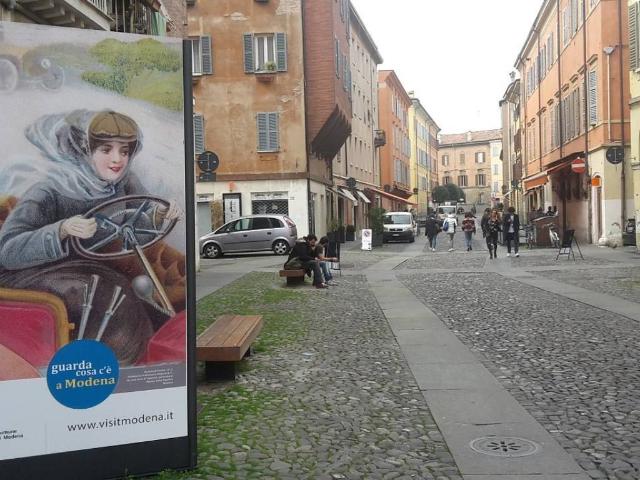 Locale Commerciale in vendita a Centro Storico, Modena