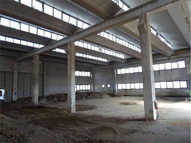 Locale Commerciale in vendita a Crocetta-San Lazzaro-Modena Est, Modena