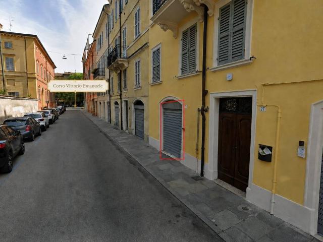 Locale Commerciale in vendita a Centro Storico, Modena