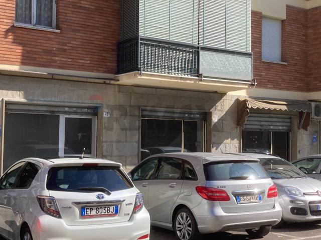 Locale Commerciale in vendita a Crocetta-San Lazzaro-Modena Est, Modena