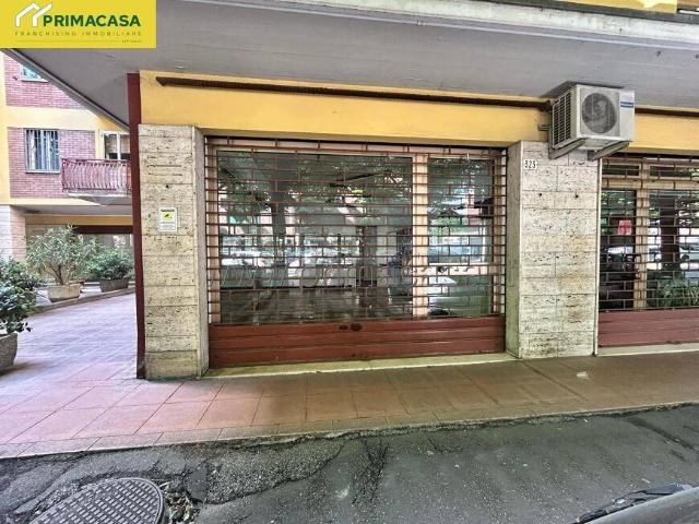 Locale Commerciale in vendita a Crocetta, Modena