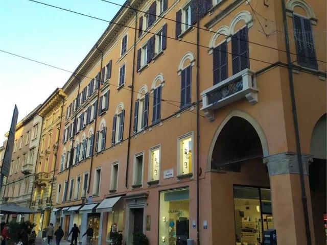 Locale Commerciale in vendita a Centro Storico, Modena