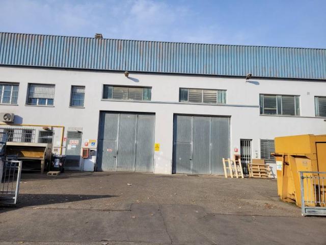 Locale Commerciale in vendita a Torrazzi, Modena