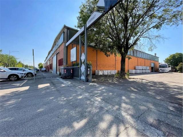 Locale Commerciale in vendita a Torrazzi, Modena