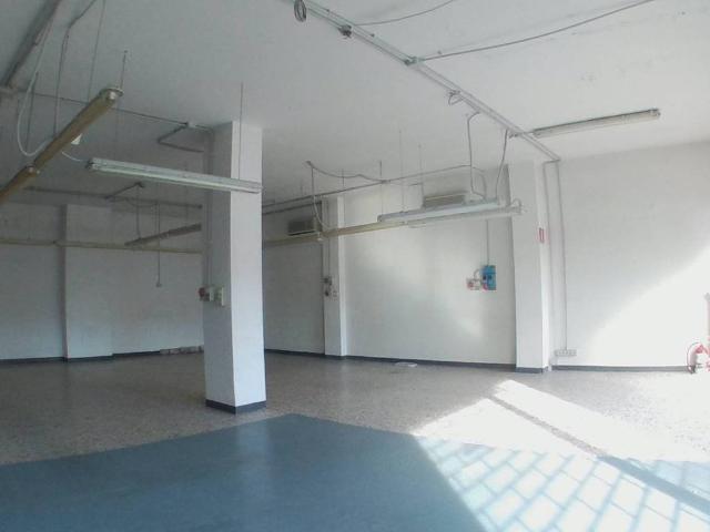 Locale Commerciale in vendita a Crocetta-San Lazzaro-Modena Est, Modena