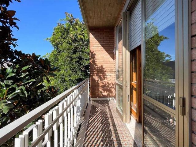 Locale Commerciale in vendita a Torrazzi, Modena