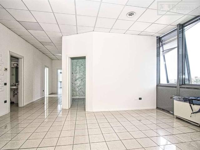 Locale Commerciale in vendita a San Lazzaro, Modena