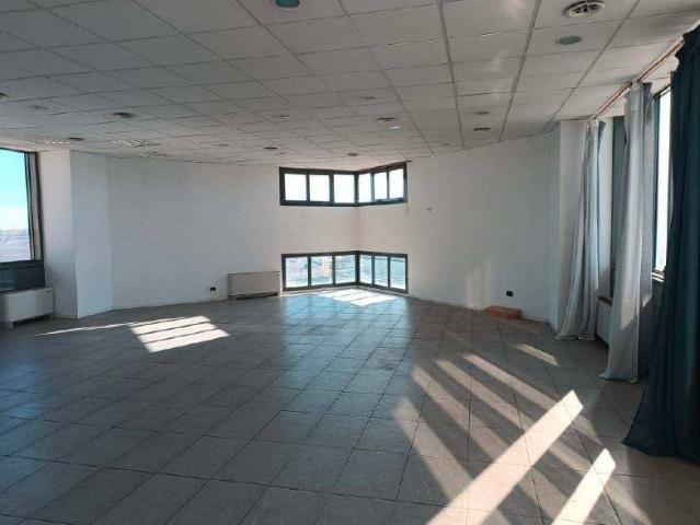 Locale Commerciale in vendita a Crocetta-San Lazzaro-Modena Est, Modena