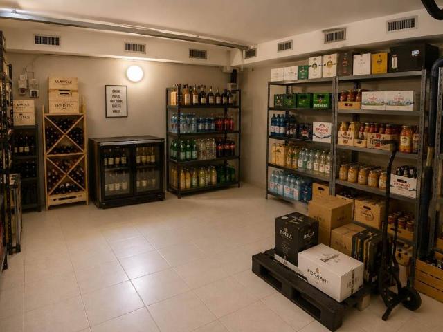 Locale Commerciale in vendita a Crocetta-San Lazzaro-Modena Est, Modena