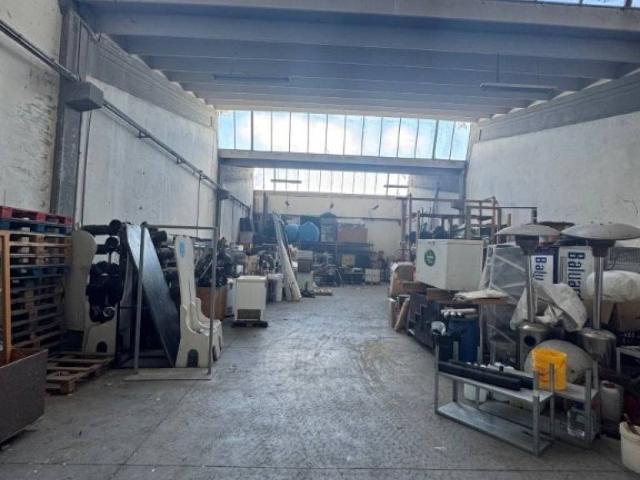 Locale Commerciale in vendita a Crocetta-San Lazzaro-Modena Est, Modena