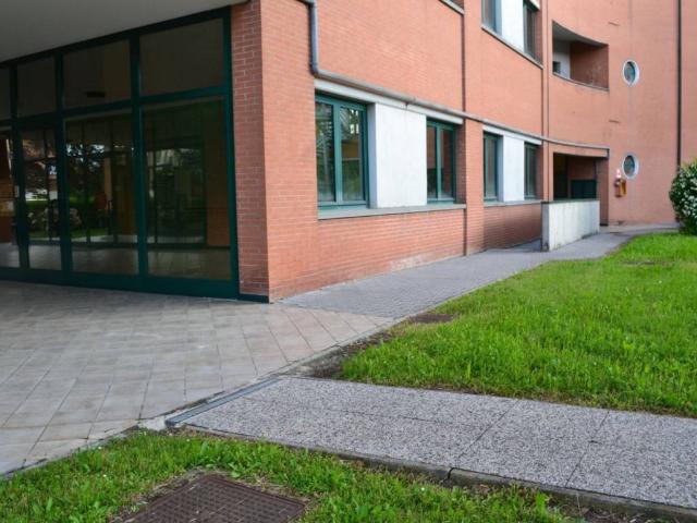 Locale Commerciale in vendita a Crocetta-San Lazzaro-Modena Est, Modena