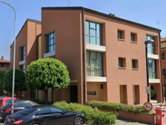 Locale Commerciale in vendita a San Faustino-Madonnina-Quattroville, Modena