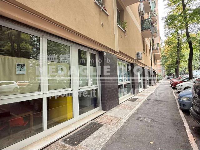 Locale Commerciale in vendita a Crocetta-San Lazzaro-Modena Est, Modena