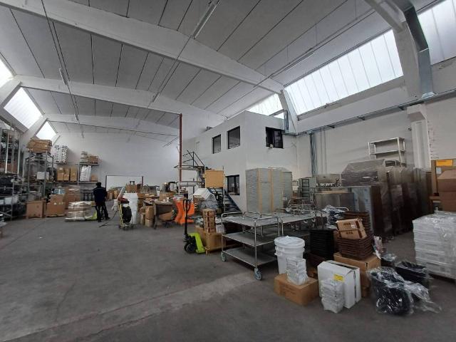 Locale Commerciale in vendita a Crocetta-San Lazzaro-Modena Est, Modena