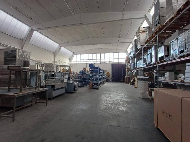 Locale Commerciale in vendita a Crocetta-San Lazzaro-Modena Est, Modena