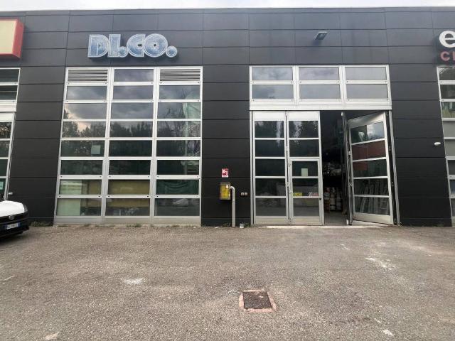 Locale Commerciale in vendita a Crocetta-San Lazzaro-Modena Est, Modena