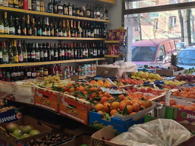 Locale Commerciale in vendita a Crocetta-San Lazzaro-Modena Est, Modena