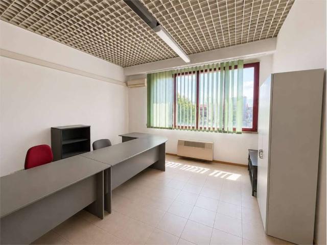 Locale Commerciale in vendita a Crocetta-San Lazzaro-Modena Est, Modena