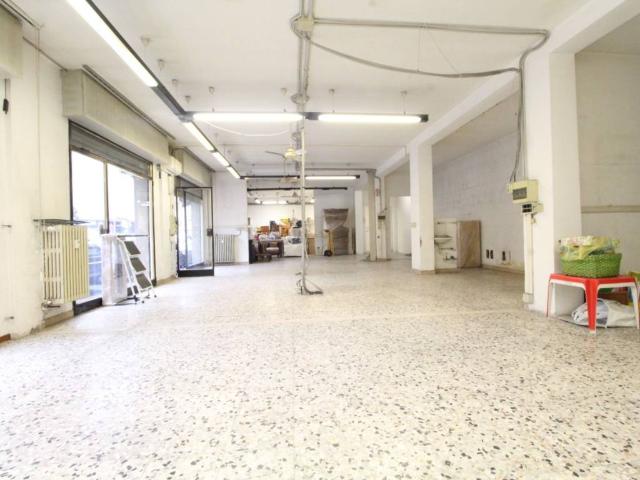 Locale Commerciale in vendita a Crocetta-San Lazzaro-Modena Est, Modena