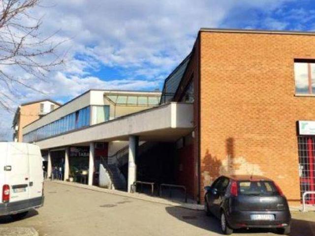 Locale Commerciale in vendita a Crocetta-San Lazzaro-Modena Est, Modena