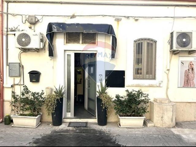 Locale Commerciale in vendita a Modica Alta, Marina Di Modica