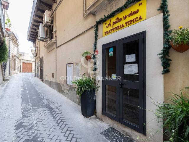 Locale Commerciale in vendita a Modica Alta, Marina Di Modica