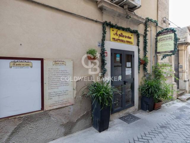 Locale Commerciale in vendita a Modica Alta, Marina Di Modica