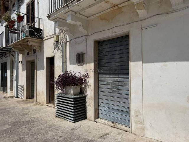 Locale Commerciale in vendita a Modica Alta, Marina Di Modica