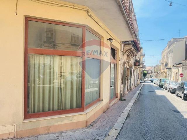 Locale Commerciale in vendita a Modica Alta, Marina Di Modica