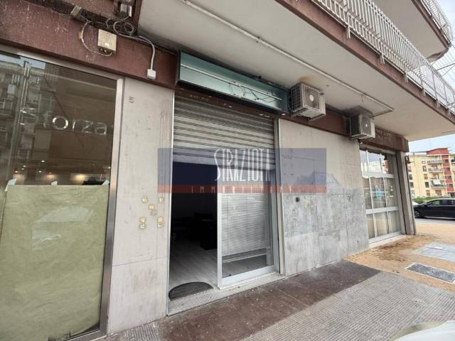 Locale Commerciale in vendita a Municipio 3, Puglia