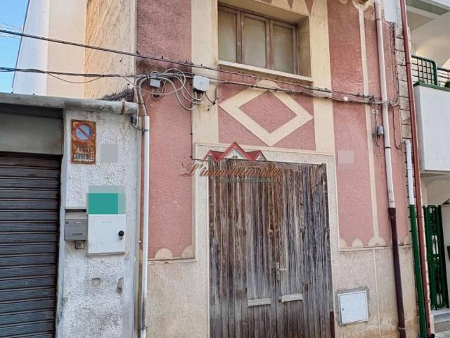 Locale Commerciale in vendita a Puglia, Bari
