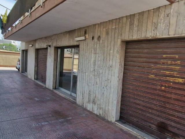 Locale Commerciale in vendita a Modugno, Bari
