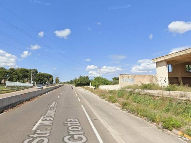 Locale Commerciale in vendita a Municipio 4, Puglia
