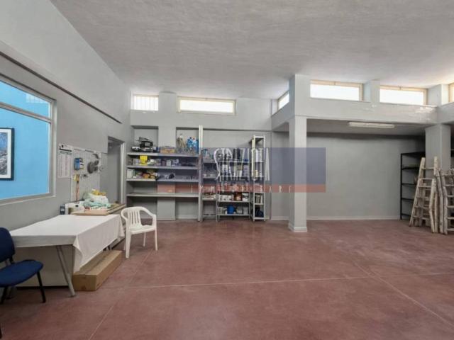Locale Commerciale in vendita a Modugno, Bari