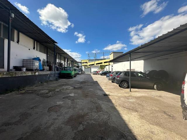 Locale Commerciale in vendita a Puglia, Bari