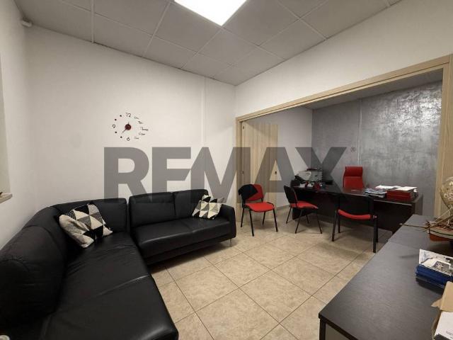 Locale Commerciale in vendita a Puglia, Bari