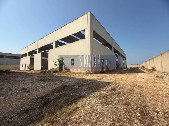 Locale Commerciale in vendita a Municipio 3, Puglia