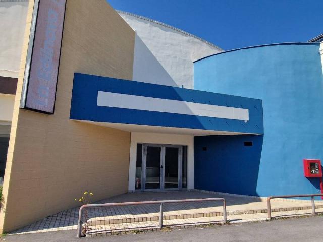 Locale Commerciale in vendita a Modugno, Bari