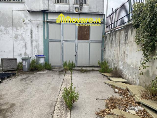 Locale Commerciale in vendita a Puglia, Bari