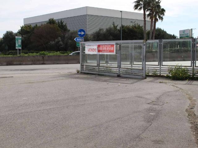 Locale Commerciale in vendita a Municipio 3, Puglia
