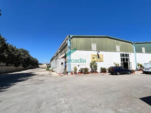 Locale Commerciale in vendita a Modugno, Bari