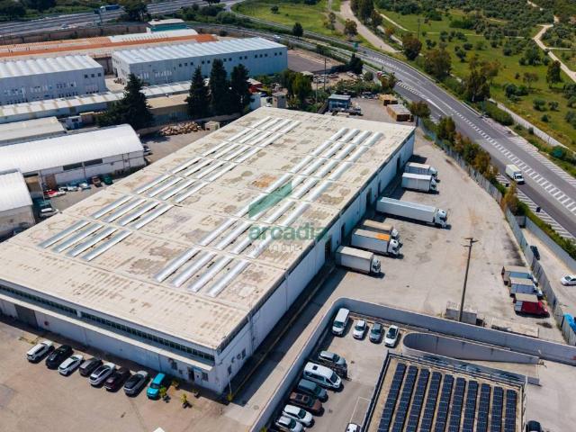 Locale Commerciale in vendita a Municipio 3, Puglia